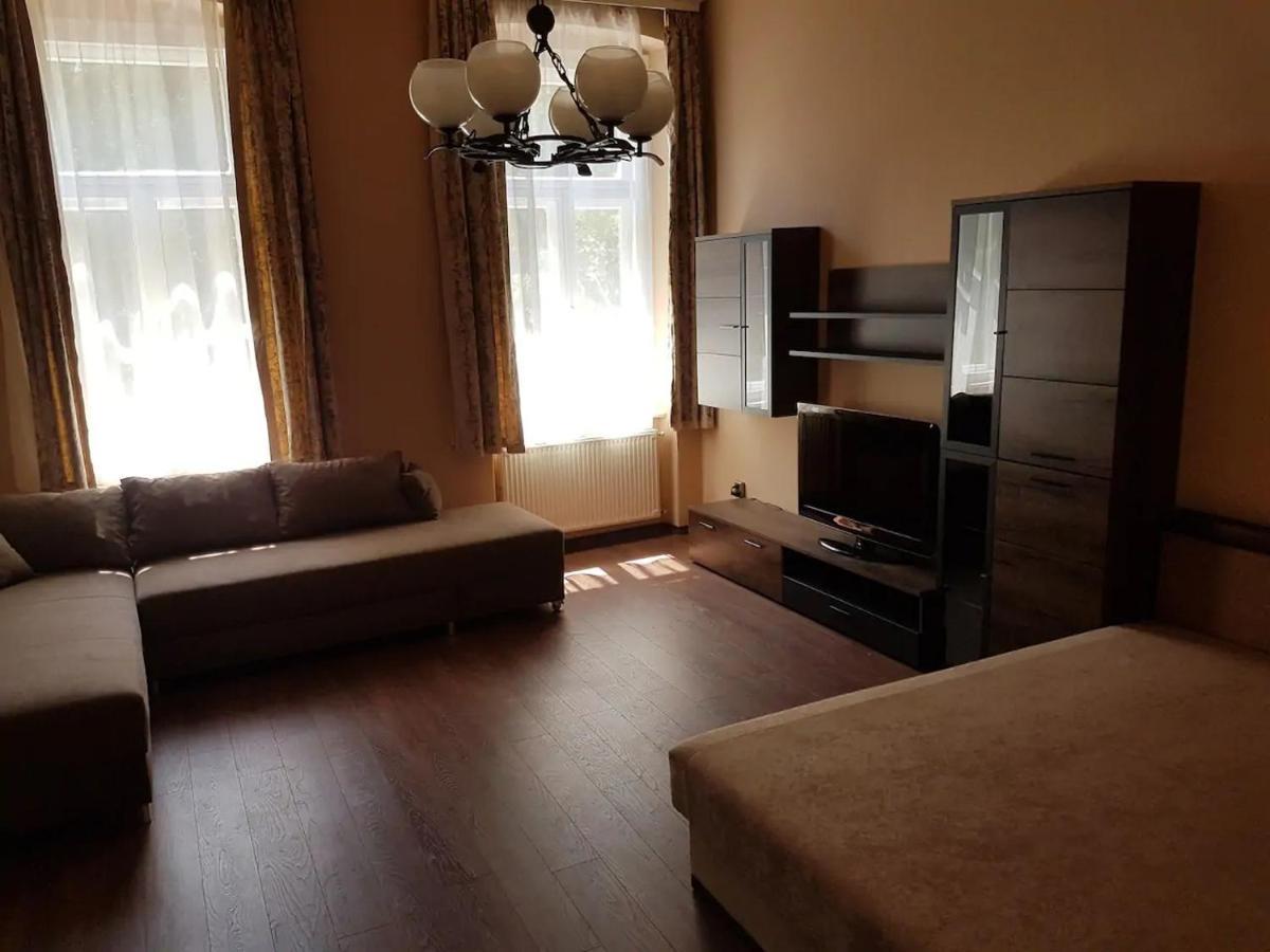 Stylish Historic Flat For 4 In Heart Of Oldbuda Budapeste Exterior foto