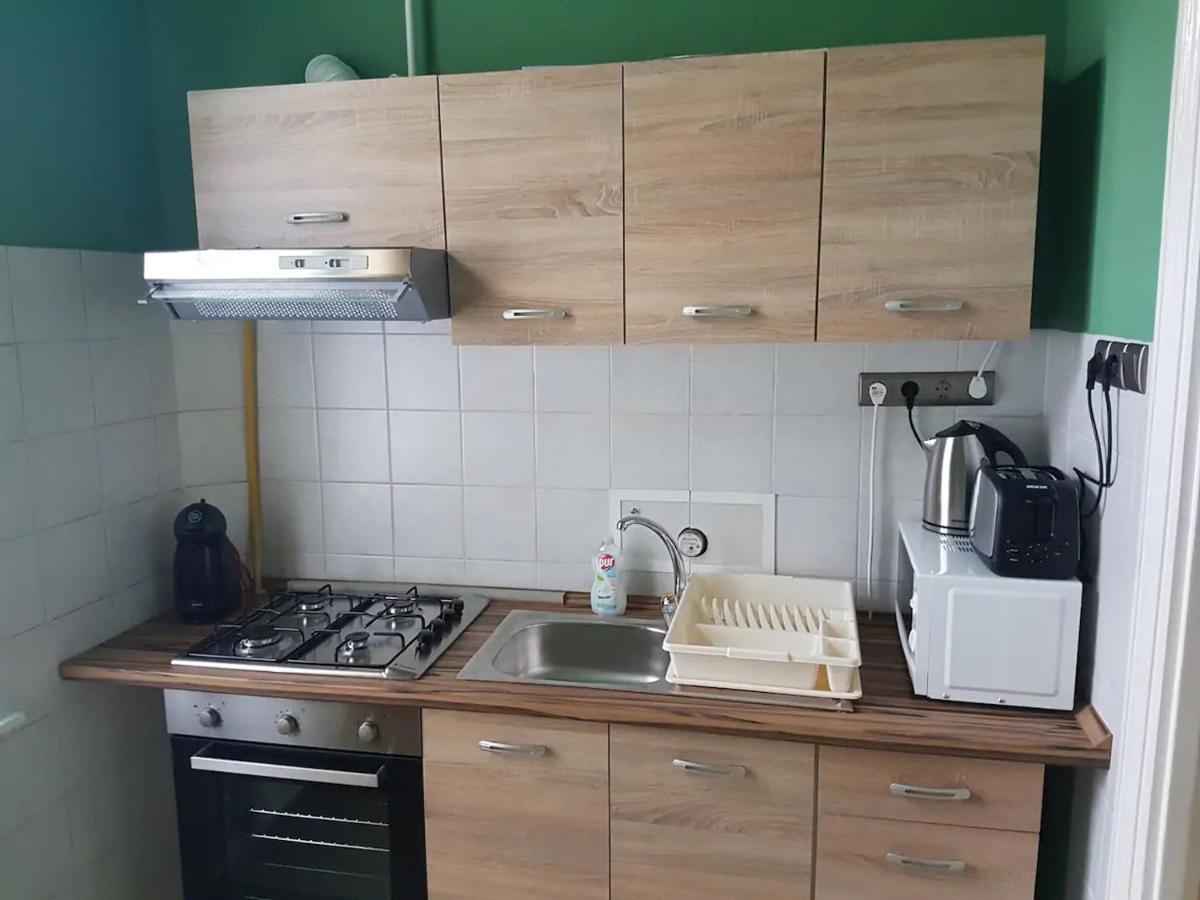 Stylish Historic Flat For 4 In Heart Of Oldbuda Budapeste Exterior foto